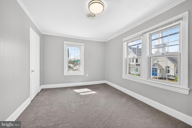 Photo - 216 W Division St