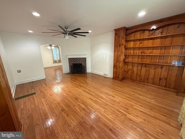 Photo - 1535 Willow St