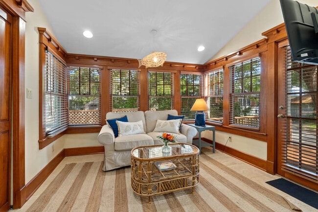 Photo - 16 1/2 Carrera St Unit ID1281962P