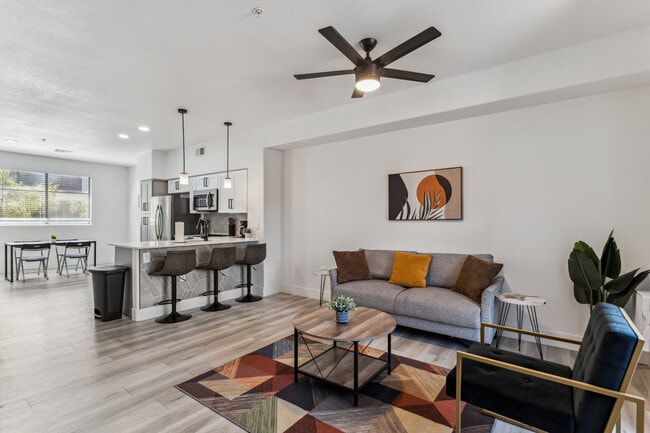 Building Photo - 6610 N 93rd Ave Unit ID1238441P