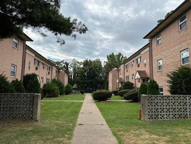 Building Photo - 2600 N Jefferson St