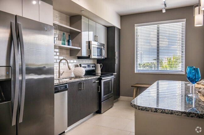Studio Kitchen - Moda North Bay Village