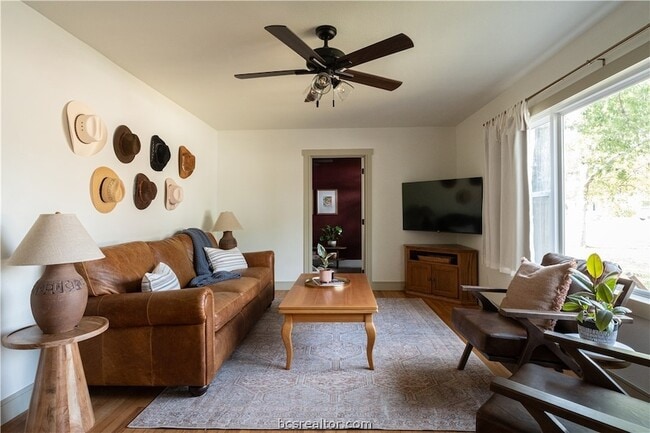 Photo - 727 Mary Lake Dr