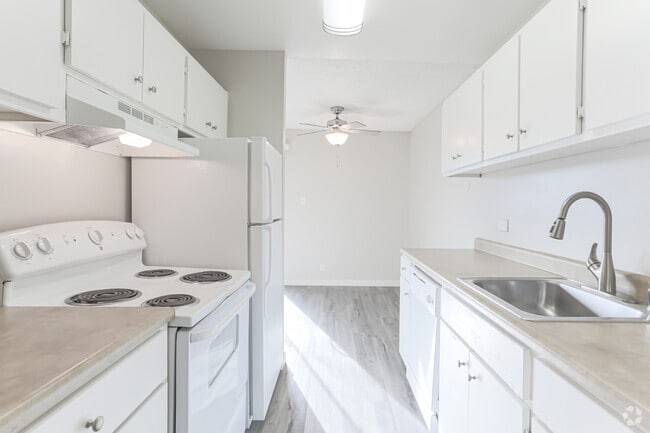 1BR, 1BA - 736 SF - Bella Vista