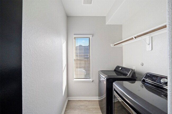 Photo - 6161 White Oak Leaf Lp