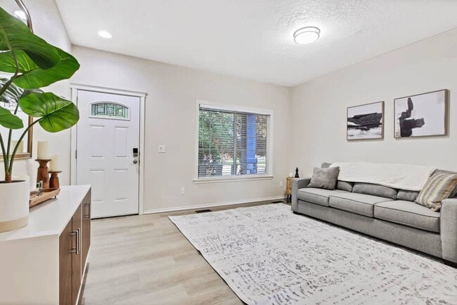 Building Photo - 3024 W Divide Creek Dr Unit ID1250603P