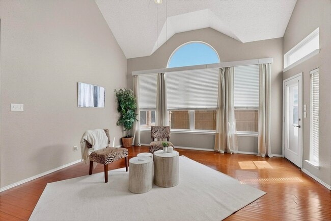 Photo - 2023 Nottingham Pl