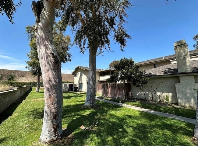 Building Photo - 1501 E Fairfield Ct Unit 2