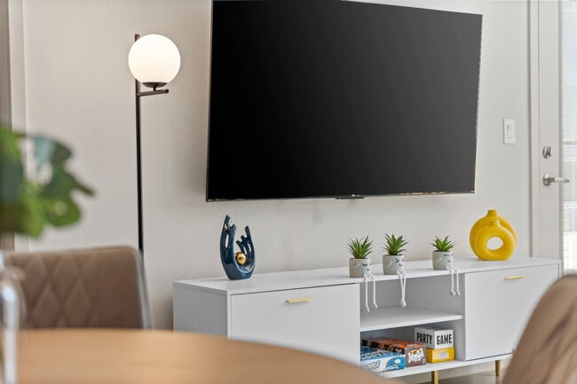 Photo - 711 W Broadway Rd Unit ID1366961P