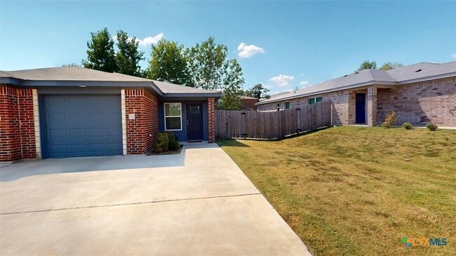 Building Photo - 1608 Tejas Trail Unit A