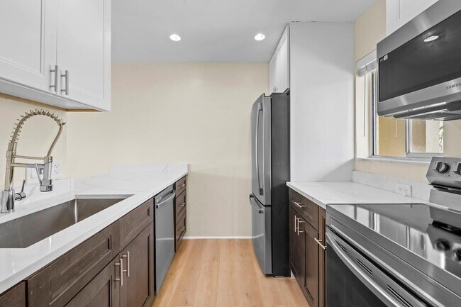 Photo - 830 SW 9th St Cir Unit 204