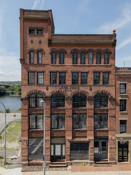 Building Photo - 155 S River St Unit 3D