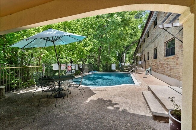 Photo - 407 E 45th St Unit 211