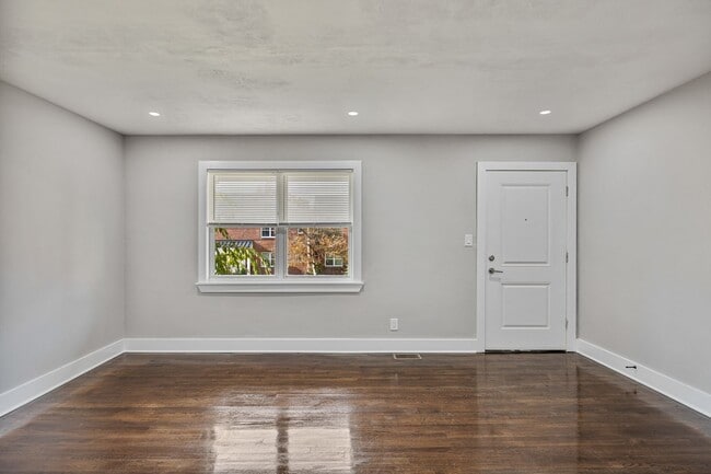 Photo - Grand Lee Apartments