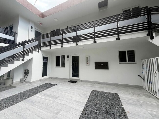 Photo - 1629 SW 3rd St Unit 2