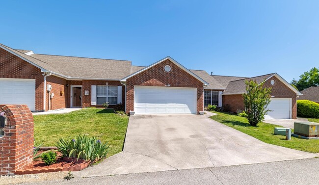 Photo - 4405 Greenfern Way