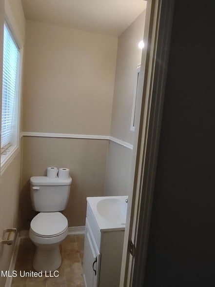 Photo - 6015 Oakland Heights St