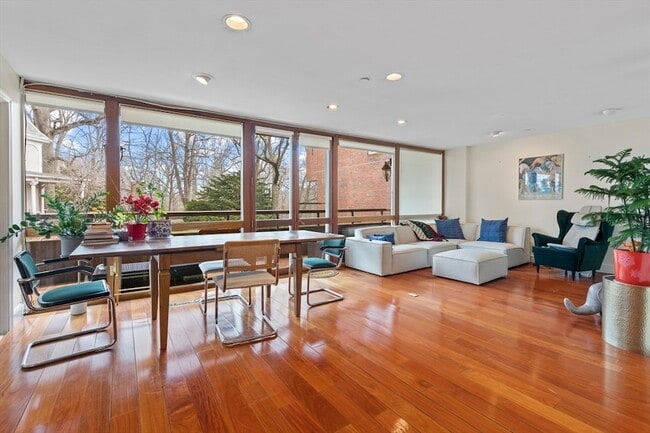 Photo - 241 Perkins St