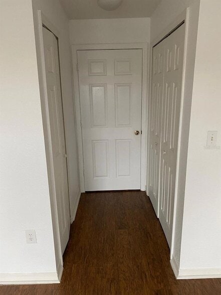 Photo - 5447 Vineland Rd Unit 1302