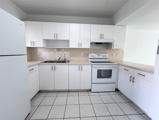 Photo - 519 W 68th St Unit 4