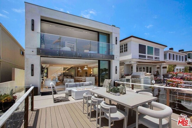 Building Photo - 642 Via Lido Nord