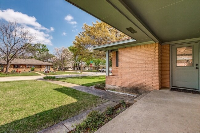 Photo - 401 Daisy Dr
