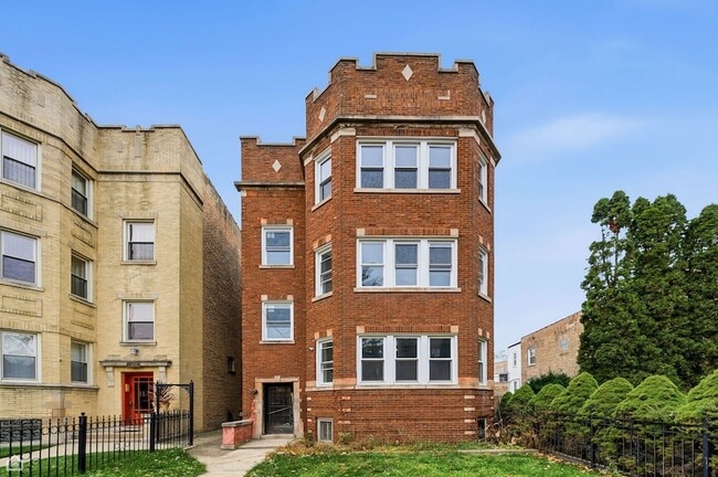 Building Photo - 7824 S Euclid Ave Unit 1