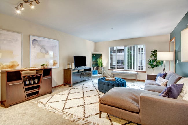 Echo Lake Living Room - Echo Lake Apartment Homes