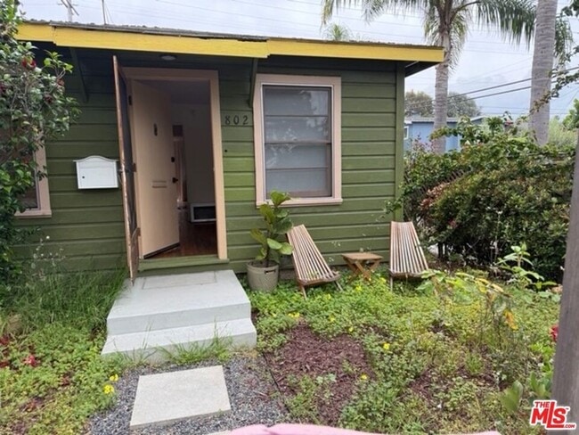 Photo - 802 Superba Ave