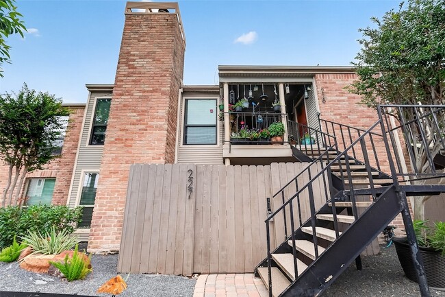Building Photo - 3700 W Clay St Unit 227