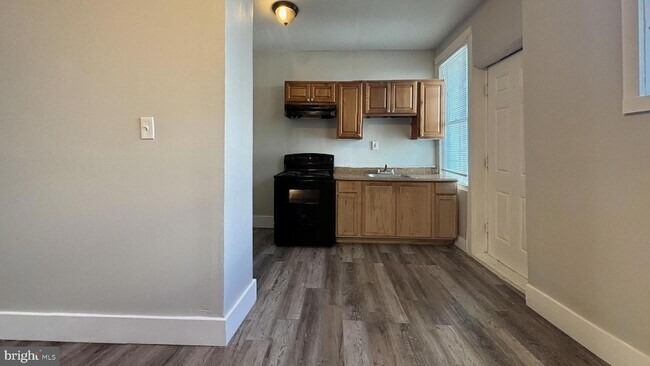 Photo - 5581 Blakemore St