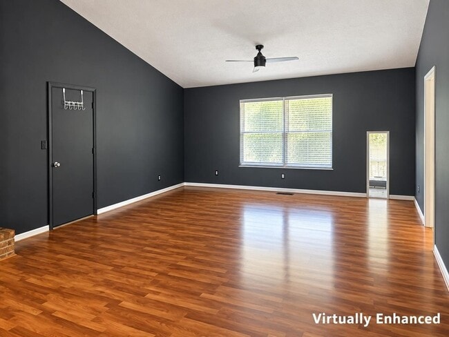 Photo - 394 Castleton Cir