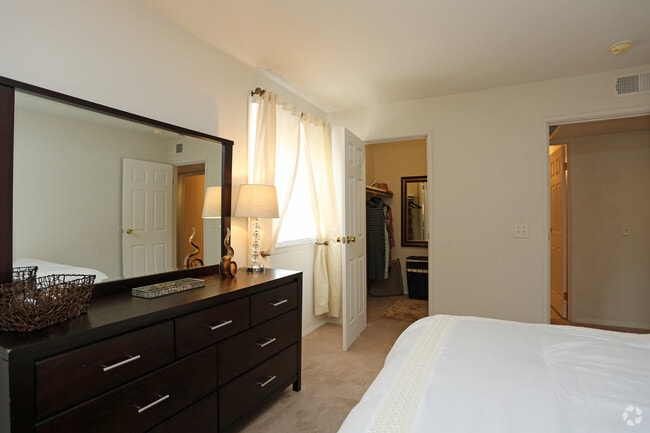 First bedroom - Lake Point Terrace