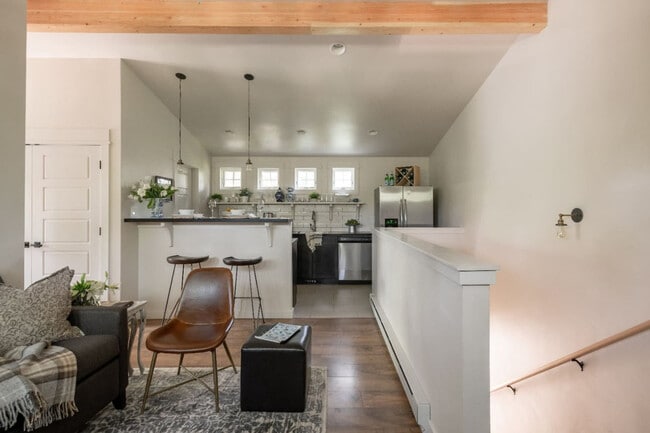 Photo - 522 W College St Unit ID1292390P