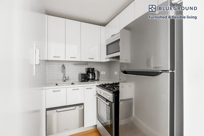 Photo - 230 E 44th St Unit FL6-ID2070