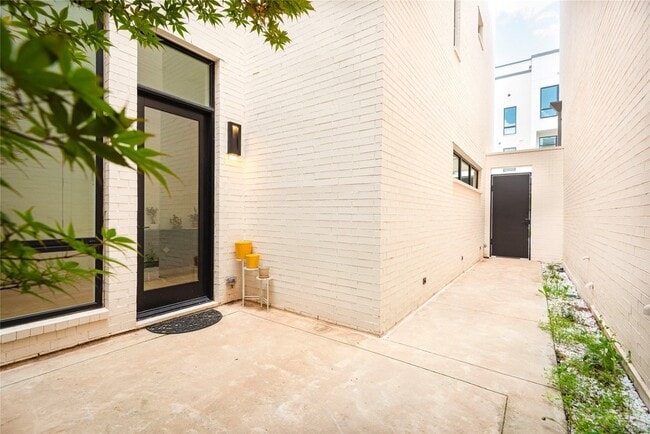 Photo - 610 N Oak Cliff Blvd Unit 103