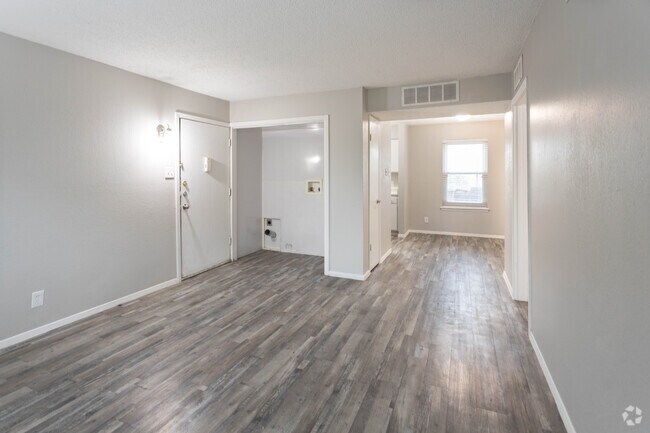 2BR, 1.5BA - 825 SF - Lubbock Lakeway Apartments