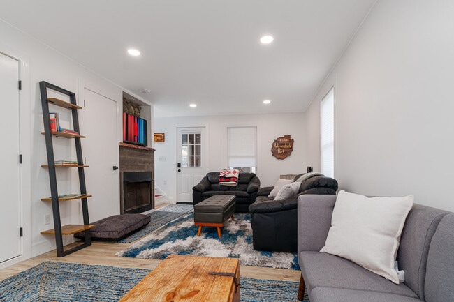 Building Photo - 10904 NY-73 Scenic Unit ID1302141P