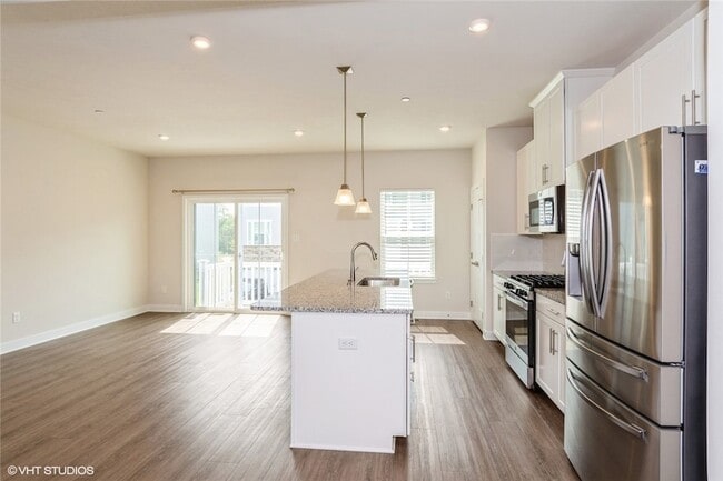 Photo - 4806 Spruce Rd