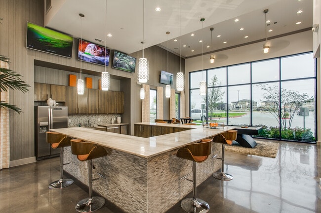 Photo - Palermo by the Park