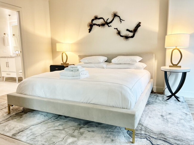 Photo - 425 W Beech St Unit ID1288264P