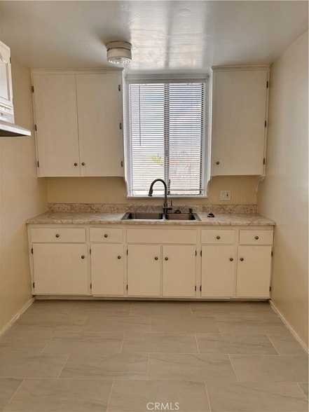 Building Photo - 3672 S Western Ave