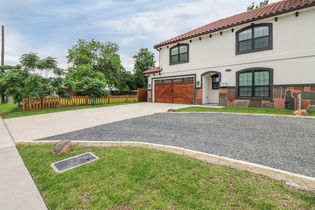 Photo - 621 N Nursery Rd