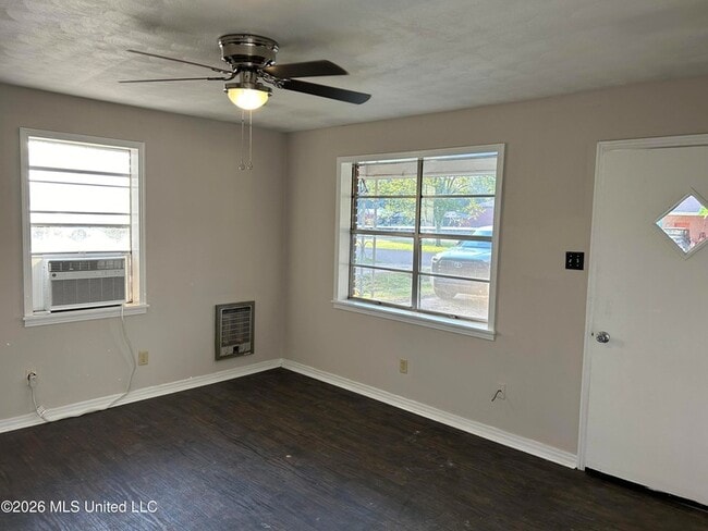 Photo - 106 Rollins Dr