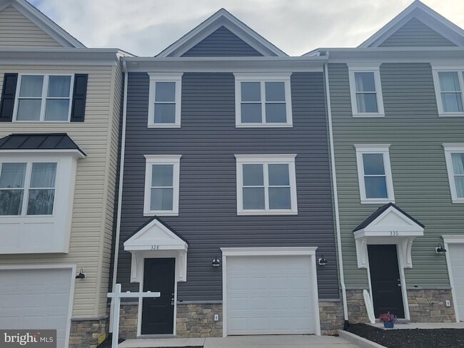 Building Photo - 328 W 11th St