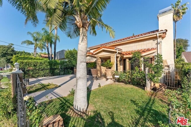 Photo - 15123 Greenleaf St