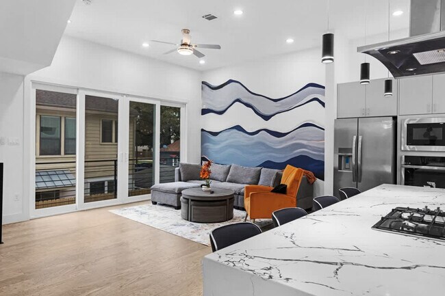 Building Photo - 2109 McGowen St Unit ID1244934P