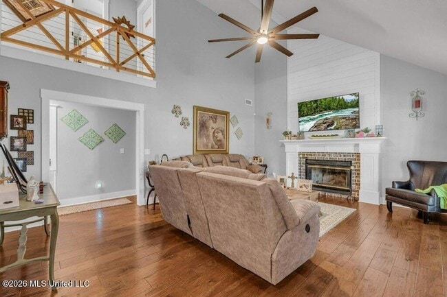 Photo - 108 Countryside Ln