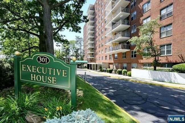 Building Photo - 301 Beech St Unit 12A