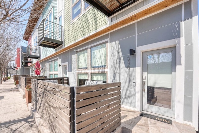 Photo - 330 W 5th St Unit ID1241344P